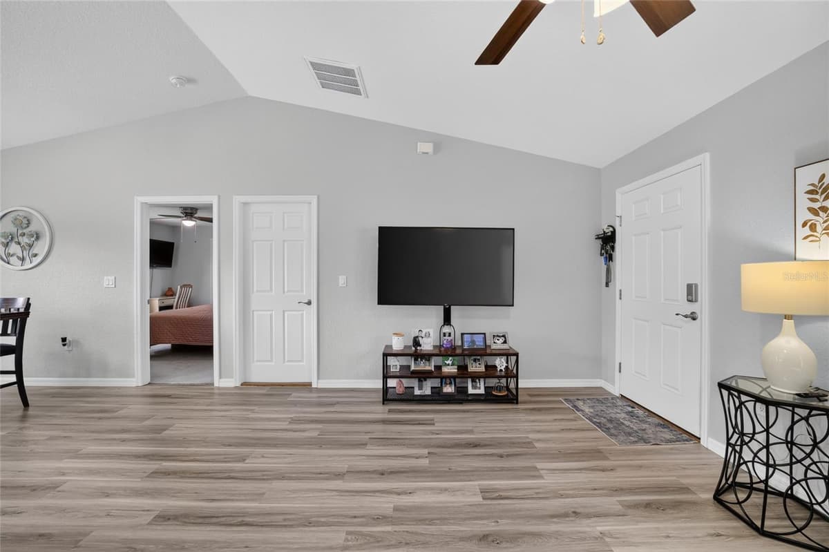114 LOCUST LOOP — photo 14 of 57