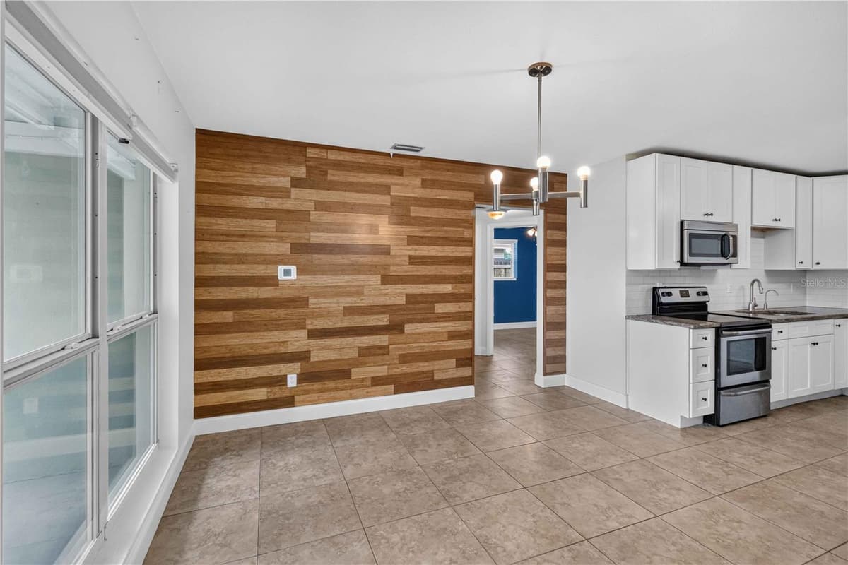 2125 HERCULES AVENUE — photo 6 of 24