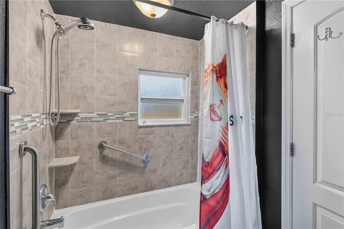2125 HERCULES AVENUE — photo 16 of 24