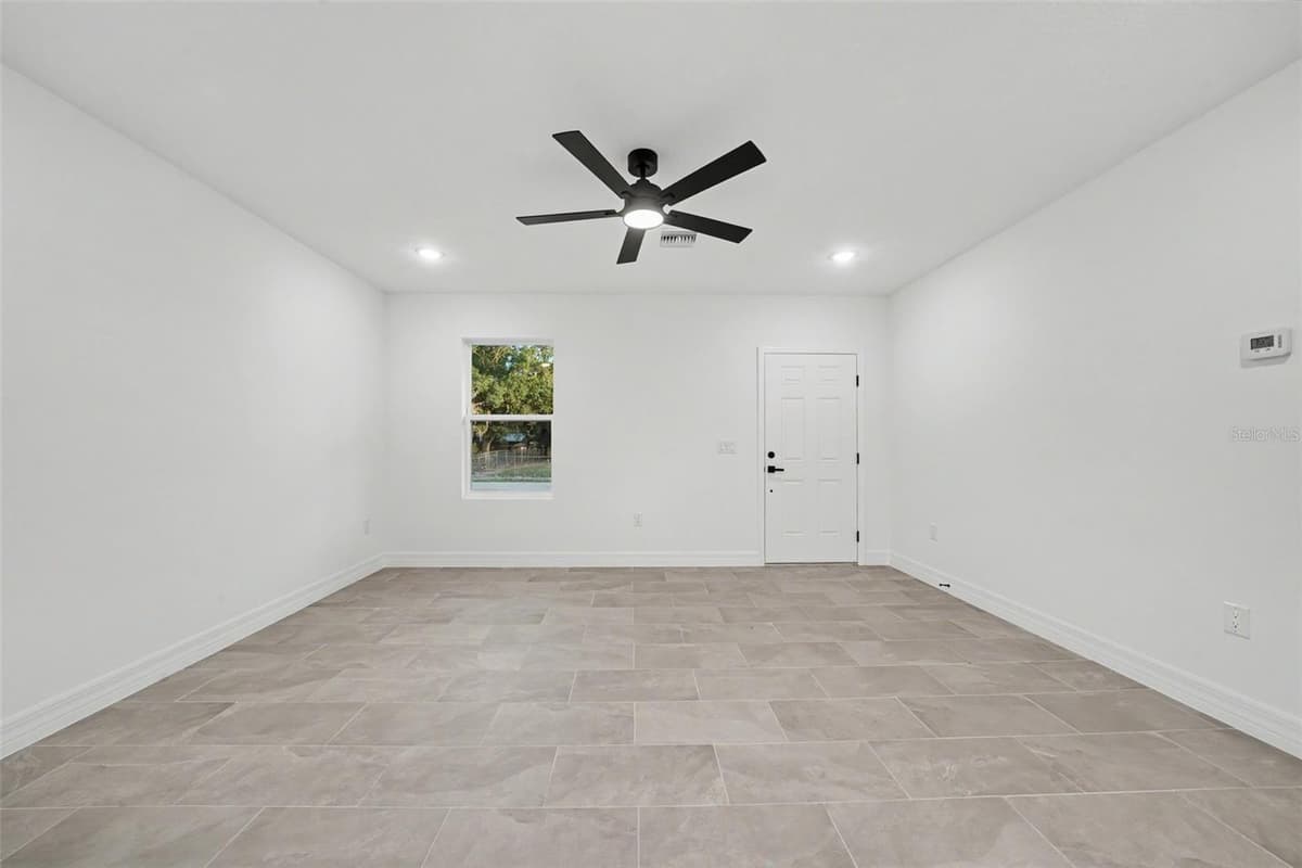 2922 PERRY ROAD — photo 3 of 32