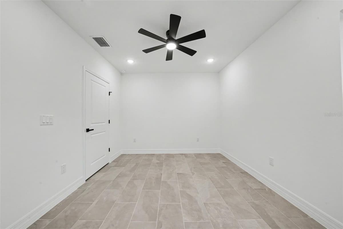 2922 PERRY ROAD — photo 9 of 32