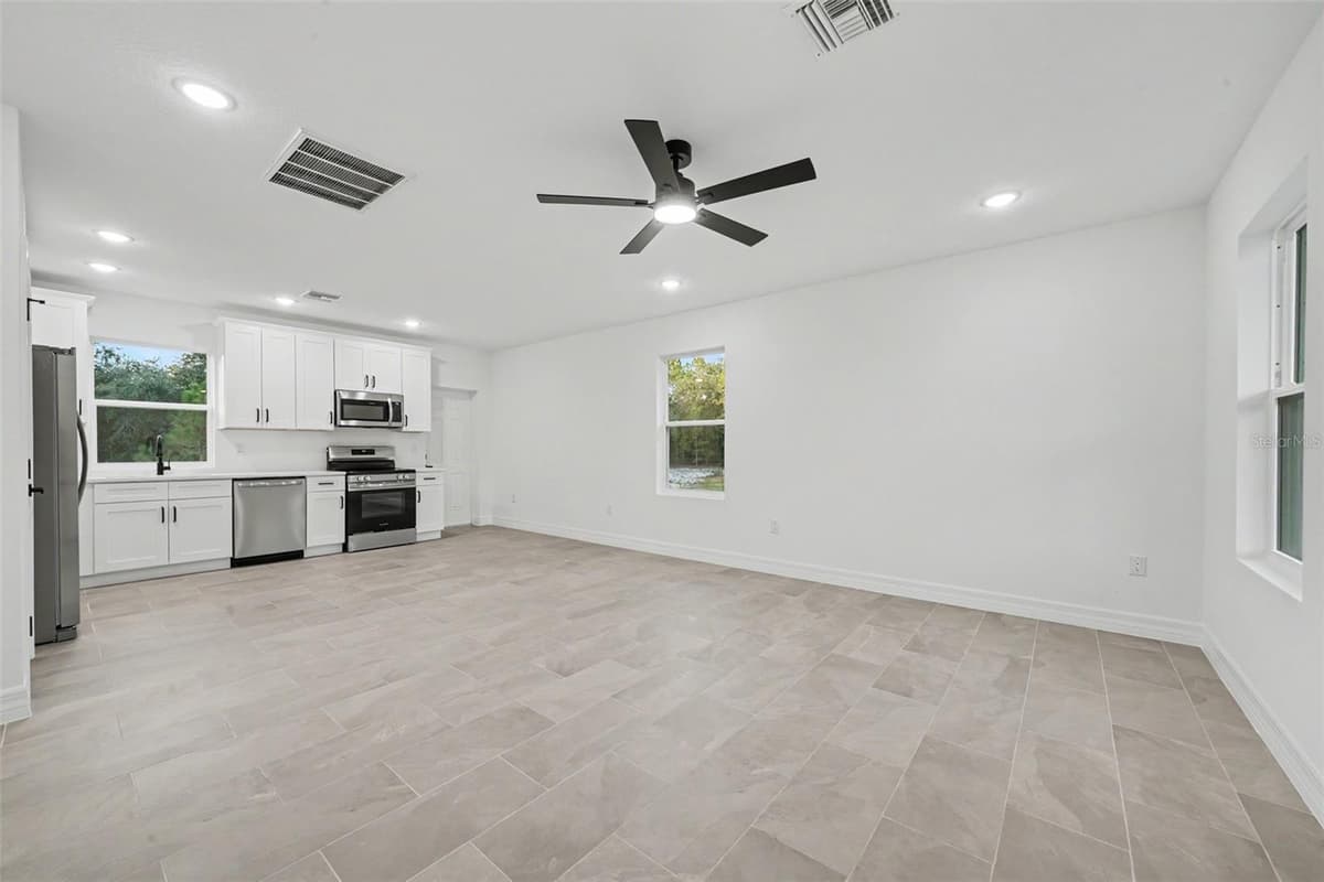 2922 PERRY ROAD — photo 5 of 32