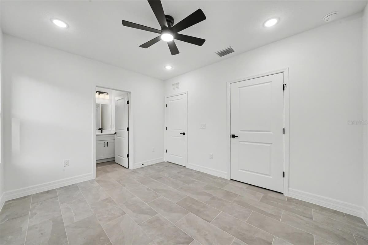 2922 PERRY ROAD — photo 11 of 32