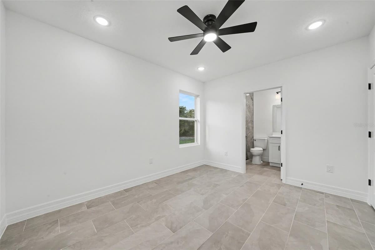 2922 PERRY ROAD — photo 10 of 32