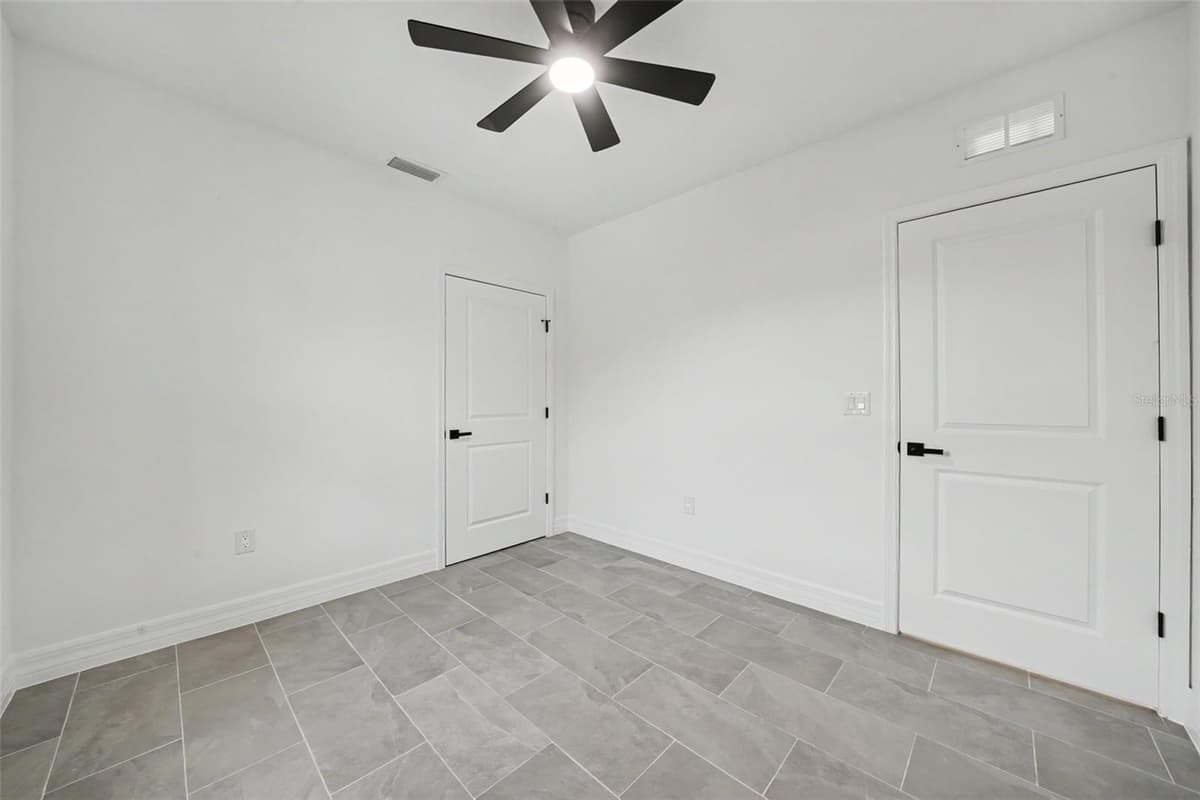 2922 PERRY ROAD — photo 17 of 32