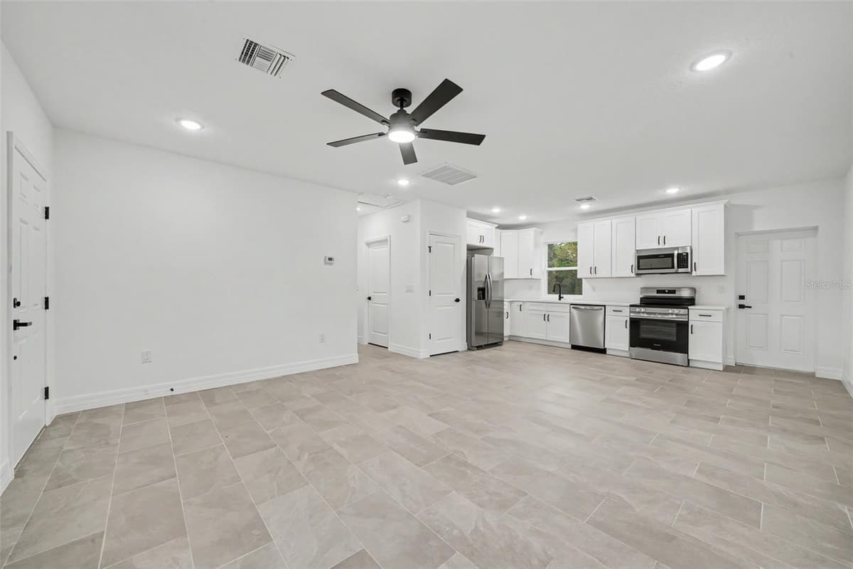 2922 PERRY ROAD — photo 4 of 32