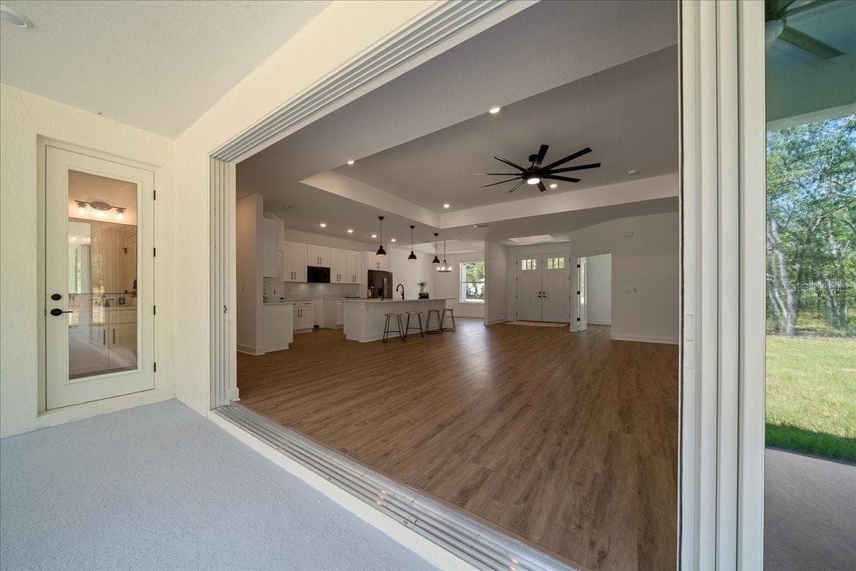 11021 STILT AVENUE — photo 20 of 92