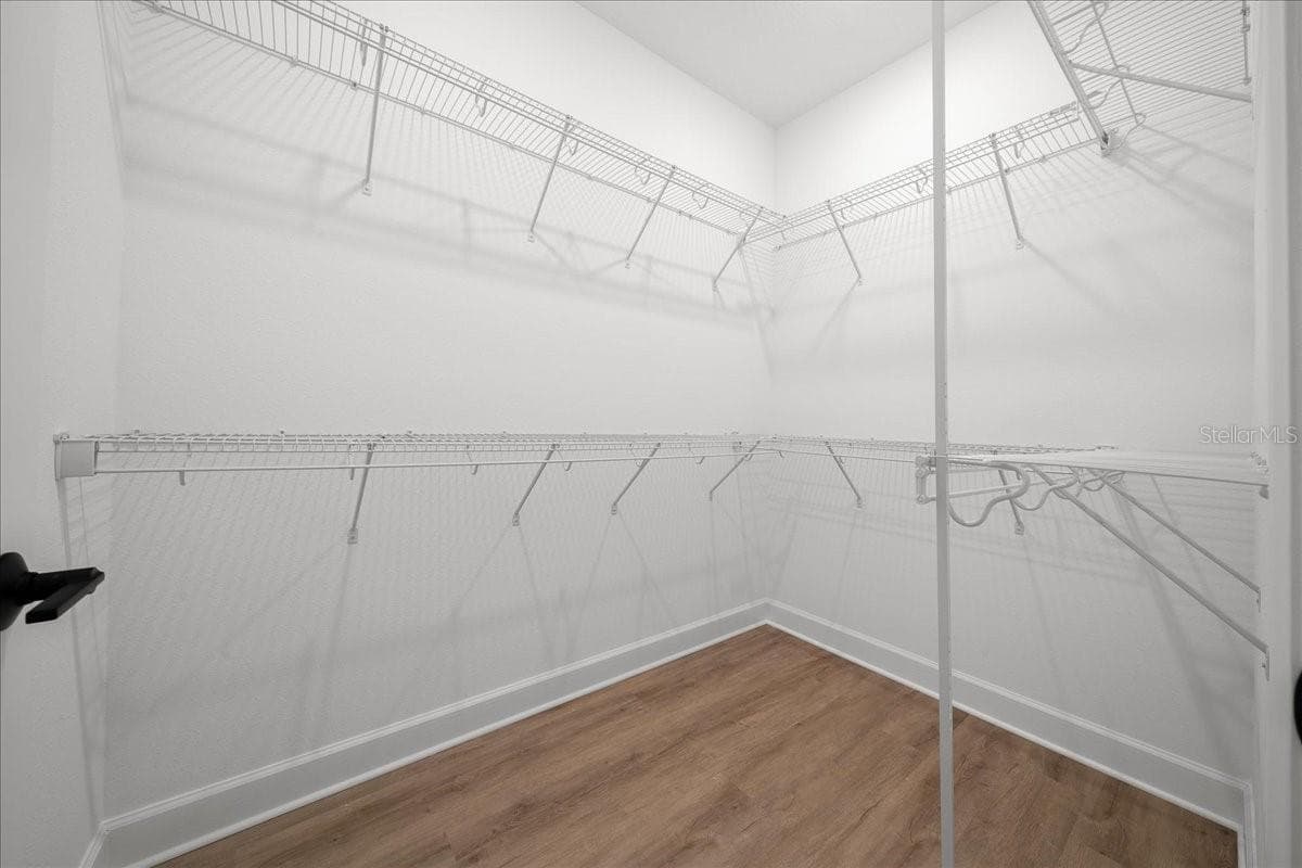 11021 STILT AVENUE — photo 11 of 92
