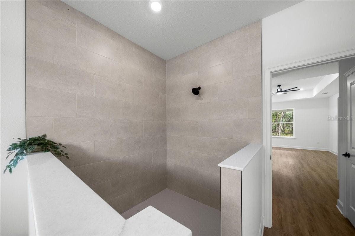 11021 STILT AVENUE — photo 14 of 92