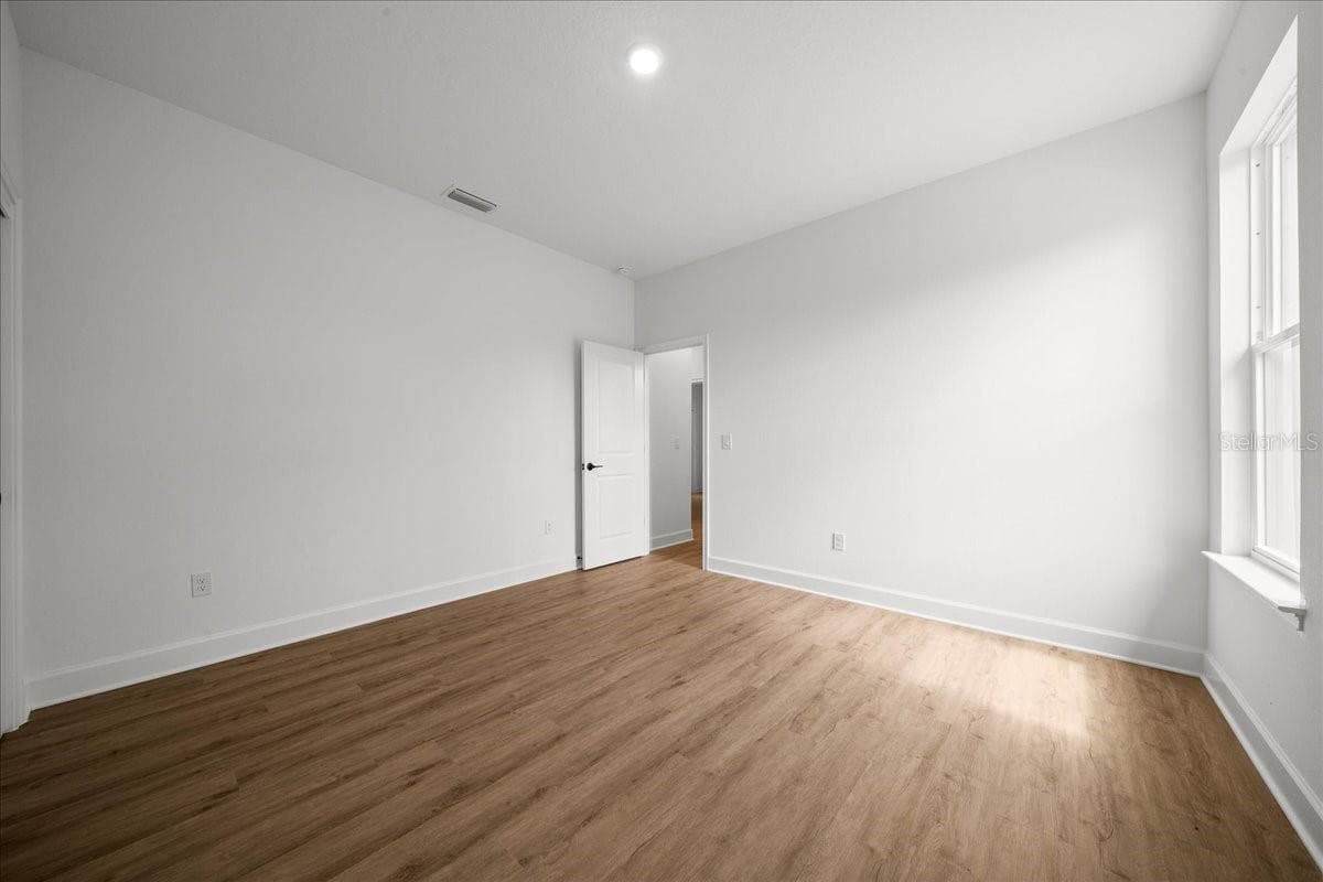 11021 STILT AVENUE — photo 3 of 92