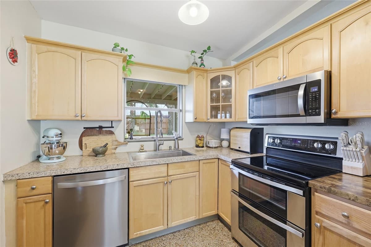 712 MALONE DRIVE — photo 13 of 32