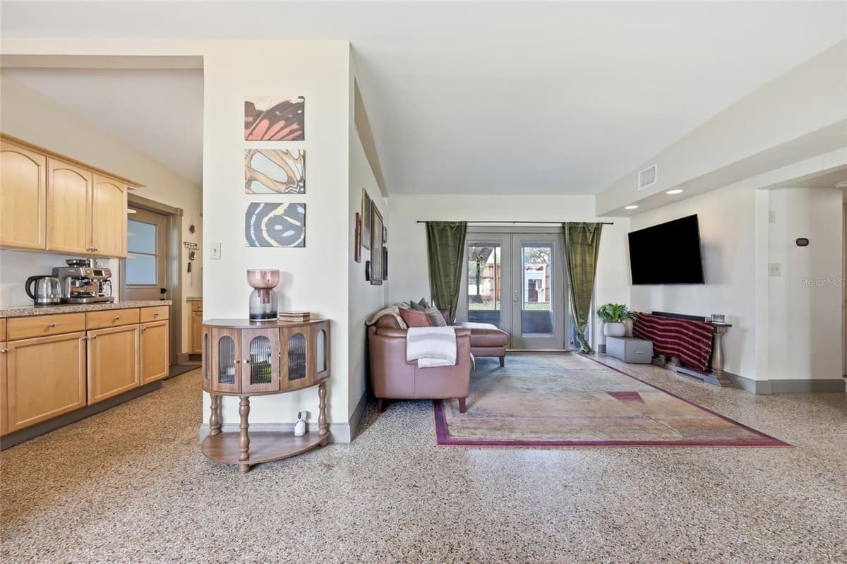 712 MALONE DRIVE — photo 9 of 32