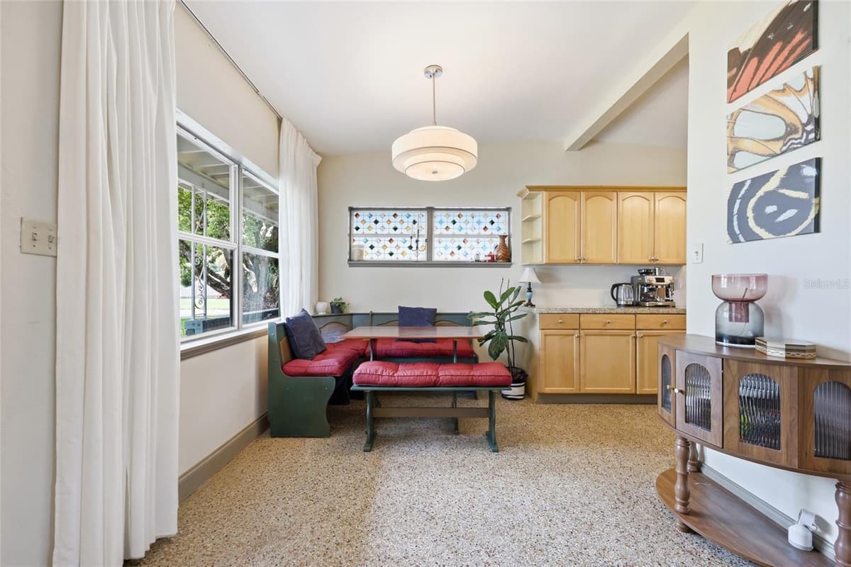712 MALONE DRIVE — photo 11 of 32