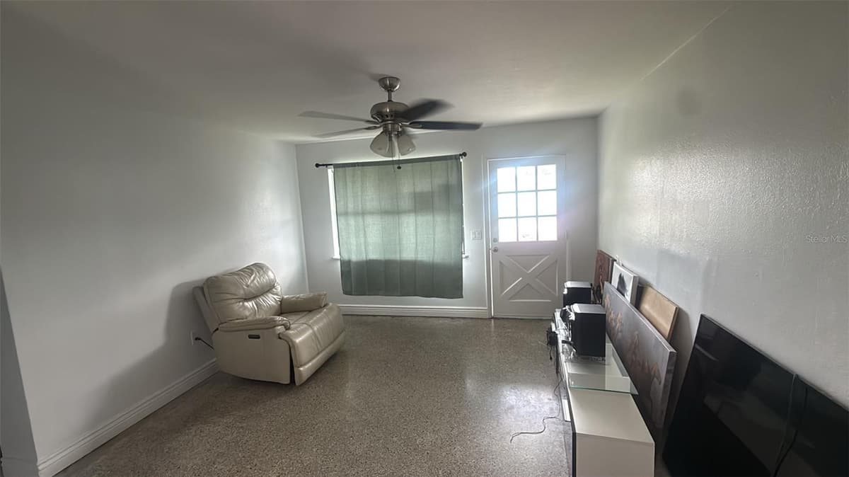 2545 STRATFORD DRIVE — photo 3 of 17