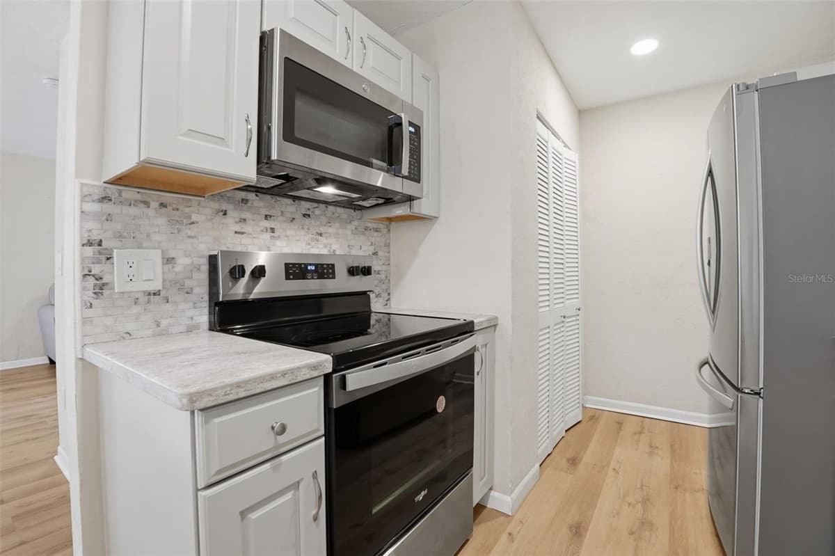 254 OLEANDER PLACE — photo 9 of 25