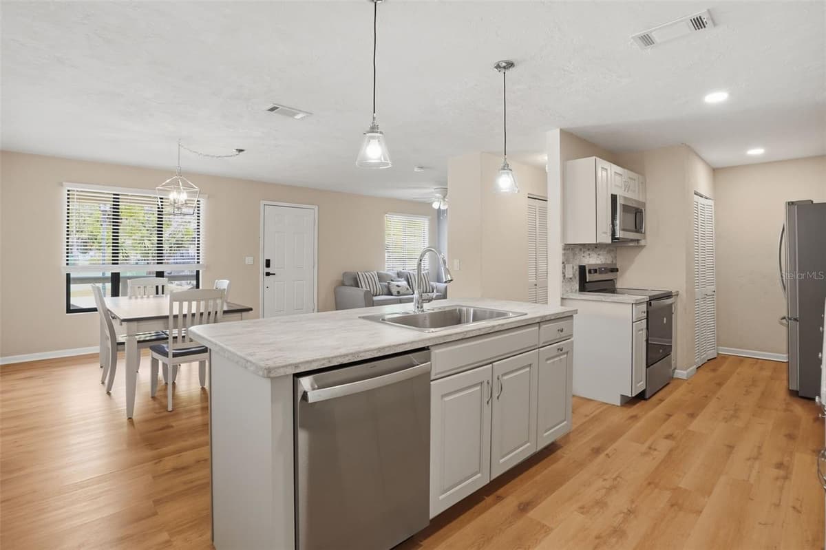 254 OLEANDER PLACE — photo 6 of 25