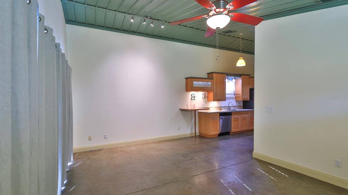 118 SNYDER STREET — photo 14 of 32