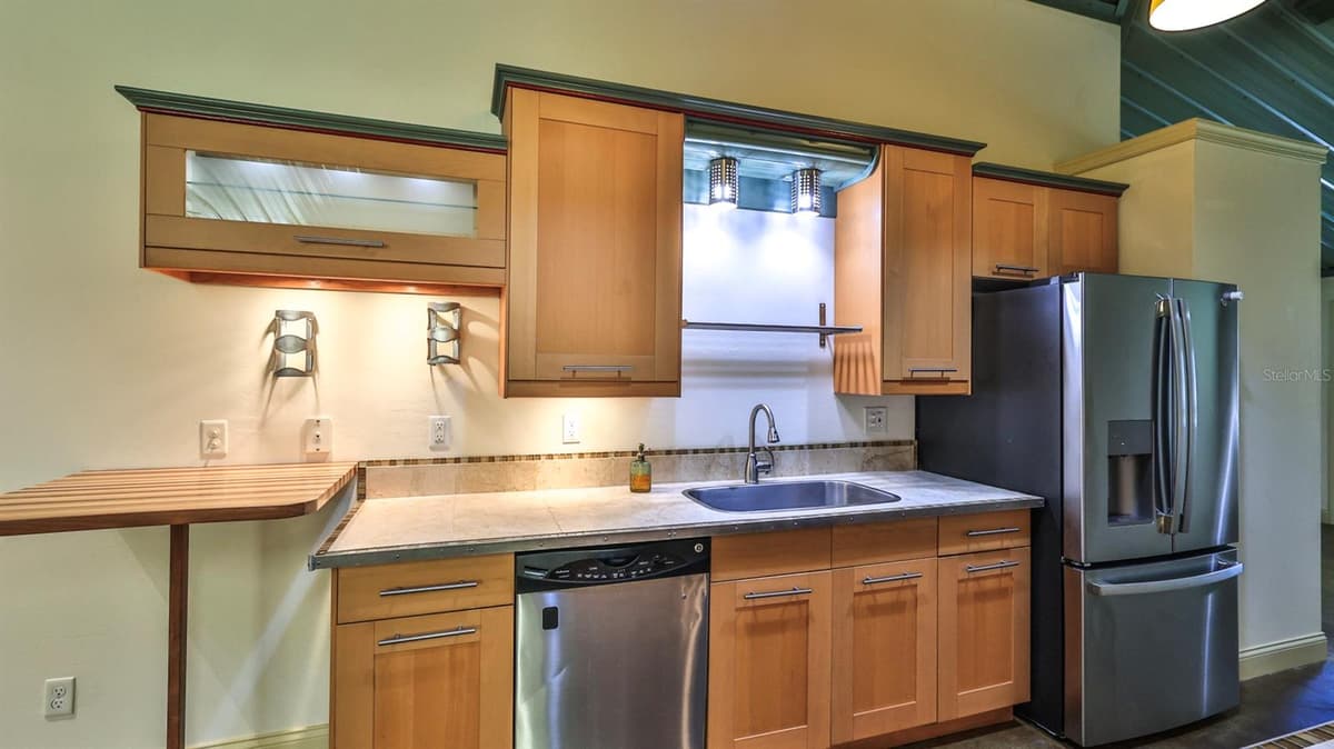 118 SNYDER STREET — photo 10 of 32