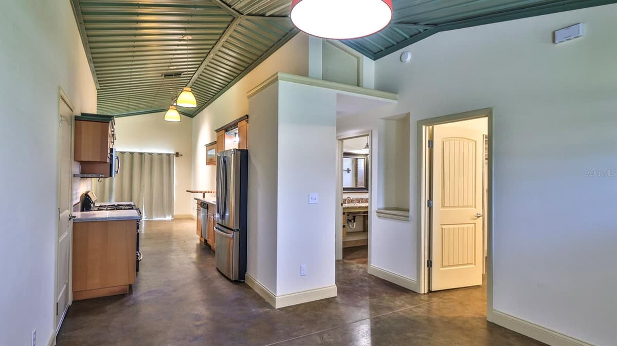 118 SNYDER STREET — photo 6 of 32