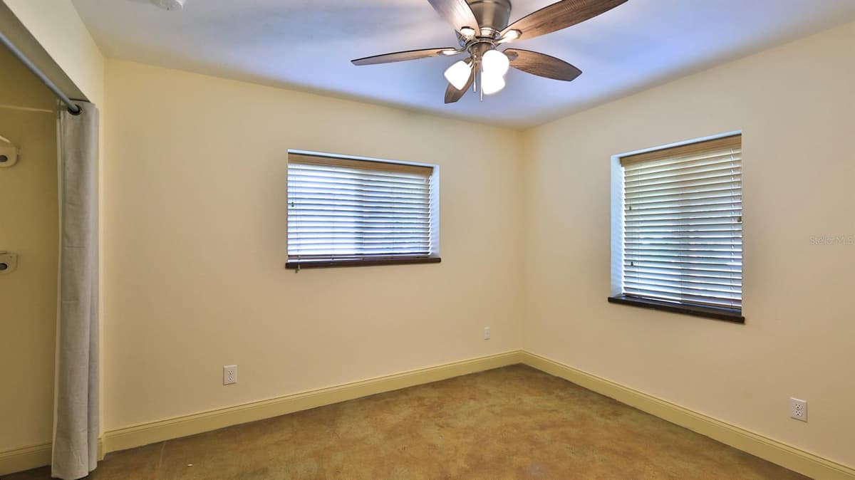 118 SNYDER STREET — photo 16 of 32