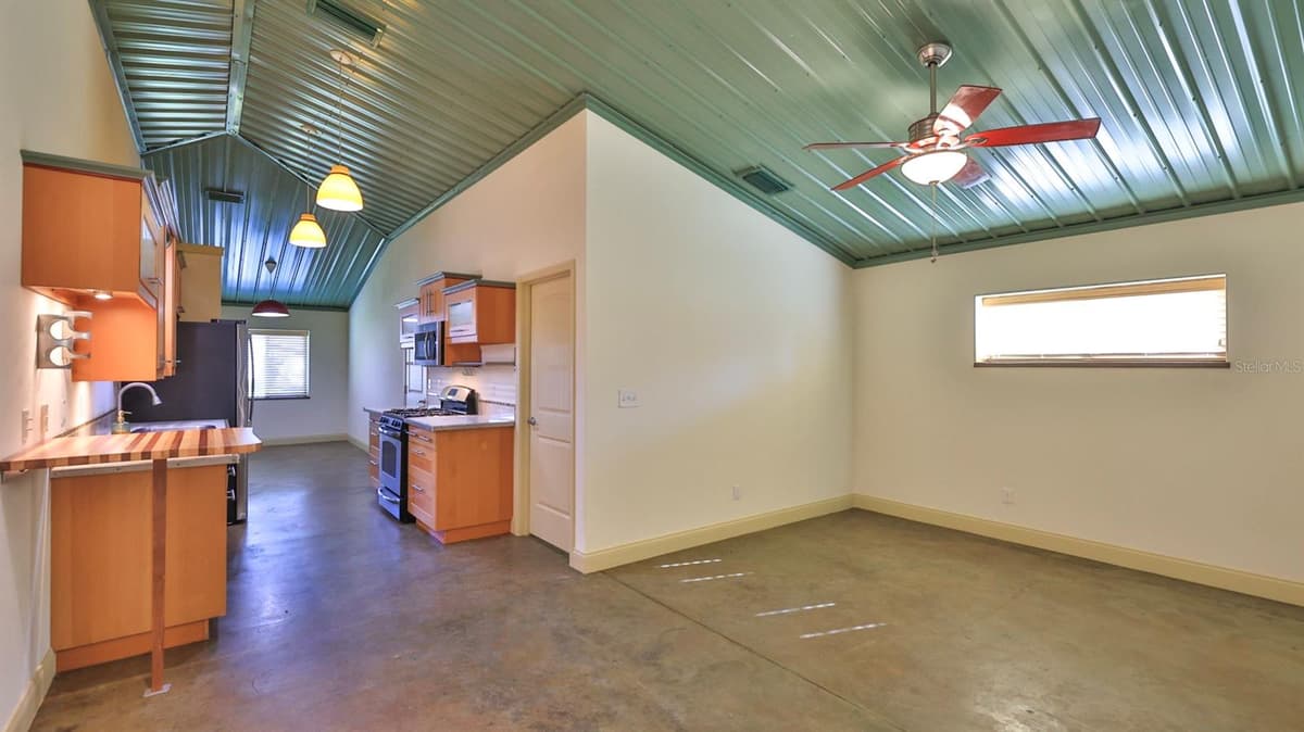 118 SNYDER STREET — photo 12 of 32