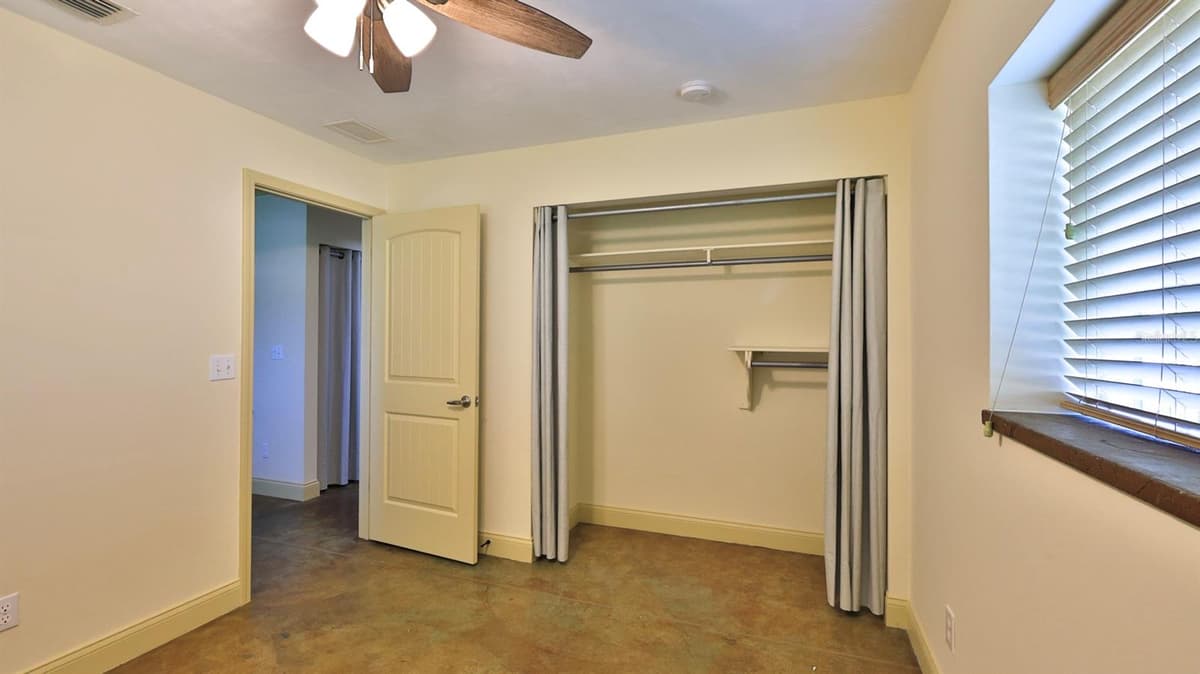 118 SNYDER STREET — photo 17 of 32