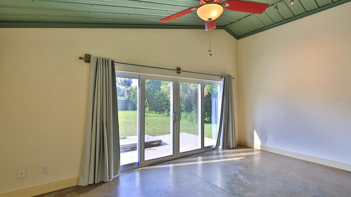 118 SNYDER STREET — photo 15 of 32