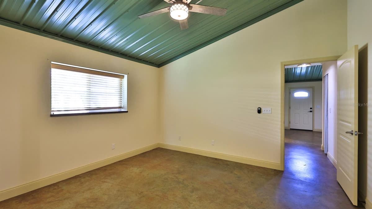118 SNYDER STREET — photo 20 of 32