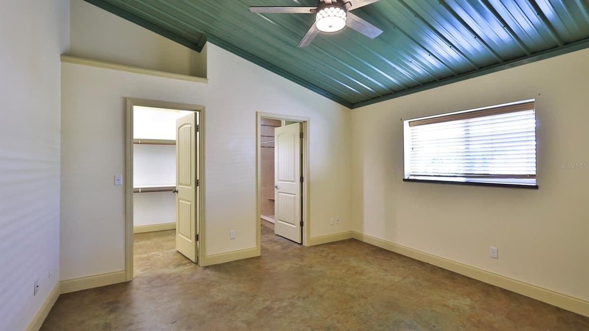 118 SNYDER STREET — photo 19 of 32