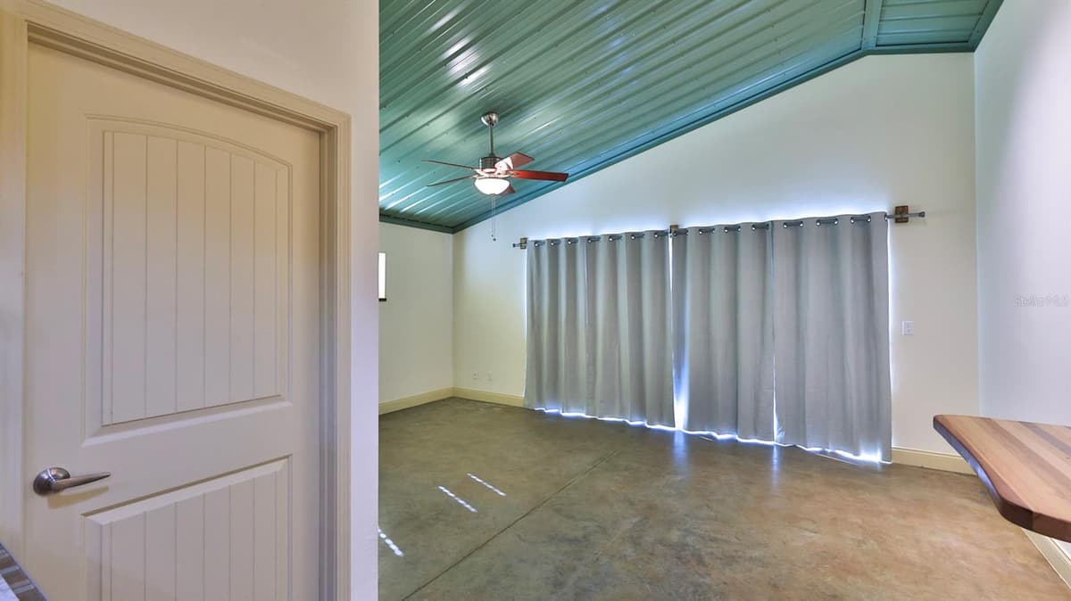 118 SNYDER STREET — photo 13 of 32