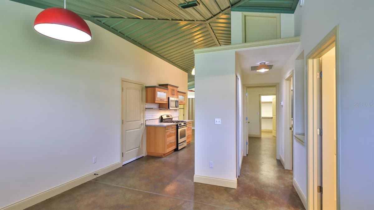 118 SNYDER STREET — photo 4 of 32