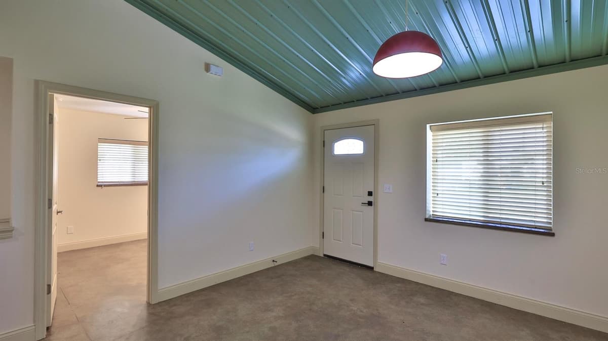 118 SNYDER STREET — photo 5 of 32