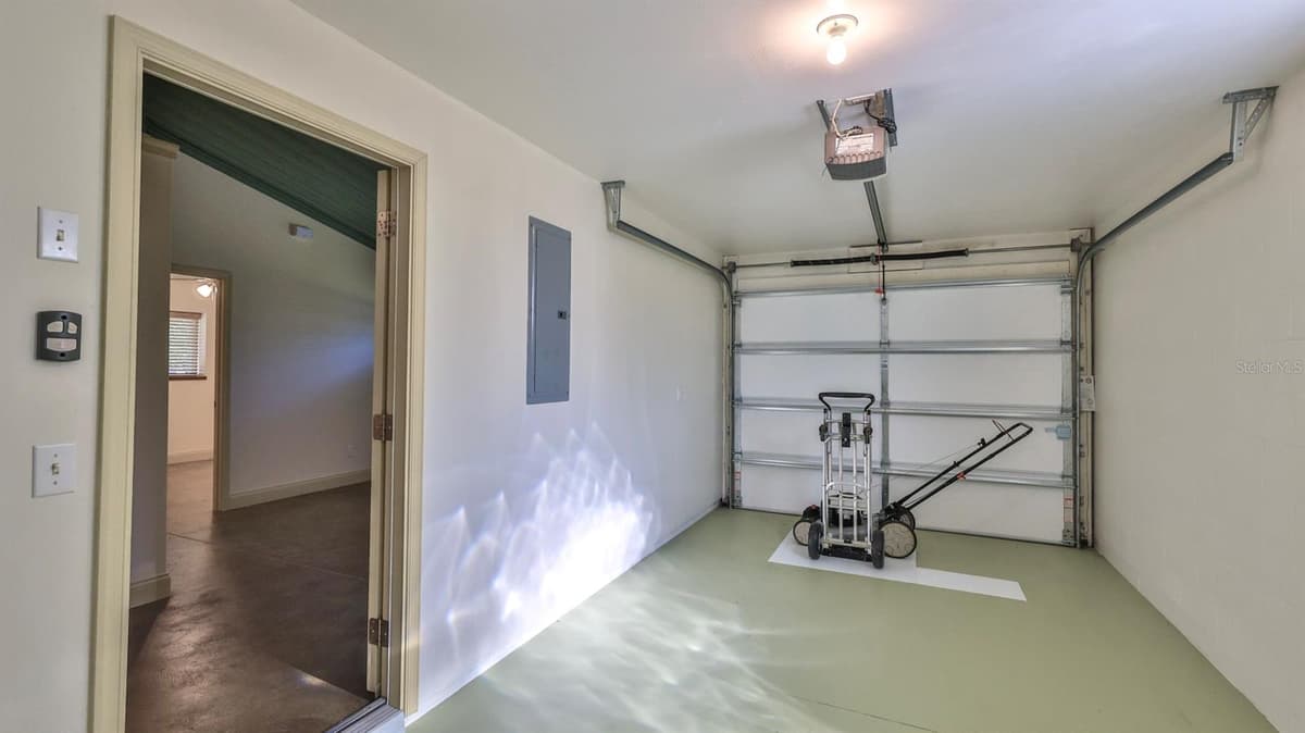 118 SNYDER STREET — photo 26 of 32