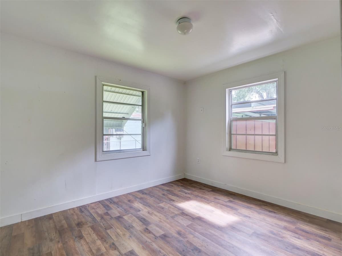 813 NW 5TH STREET — photo 11 of 24