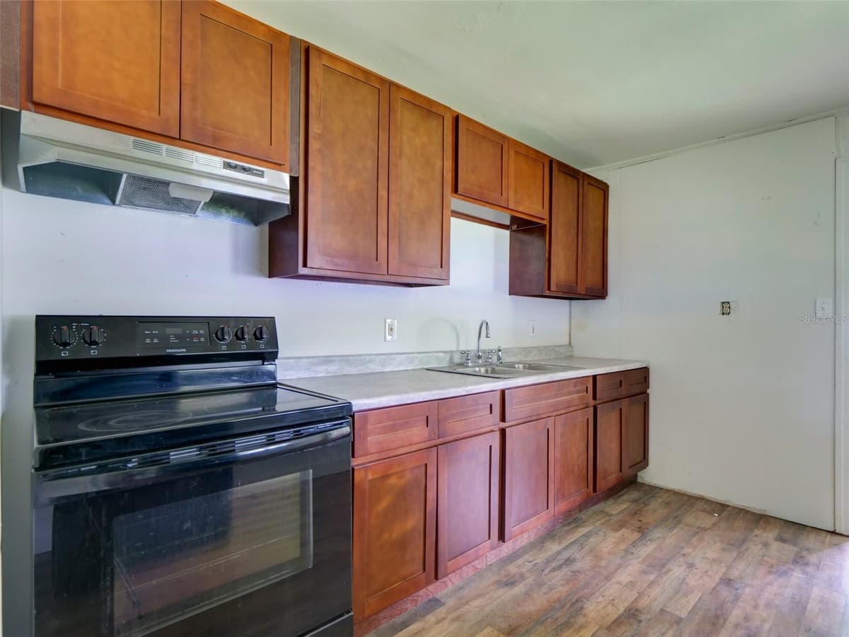 813 NW 5TH STREET — photo 6 of 24