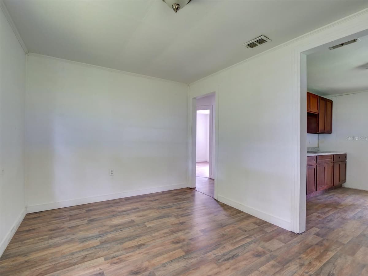 813 NW 5TH STREET — photo 7 of 24