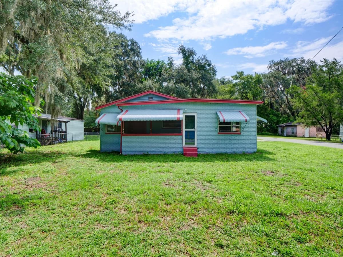813 NW 5TH STREET — photo 15 of 24