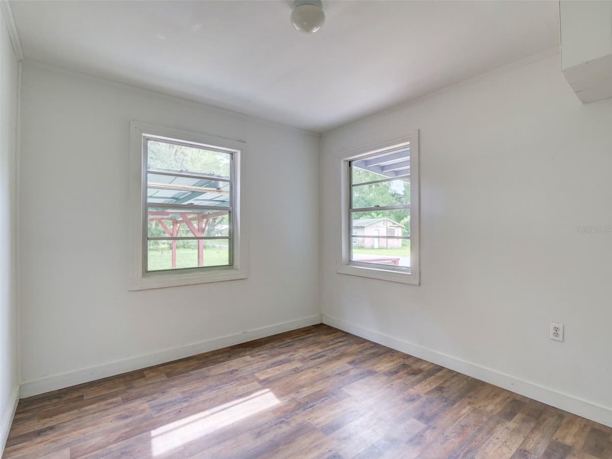 813 NW 5TH STREET — photo 12 of 24