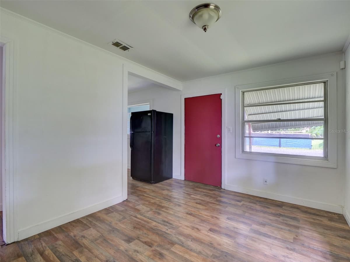 813 NW 5TH STREET — photo 8 of 24