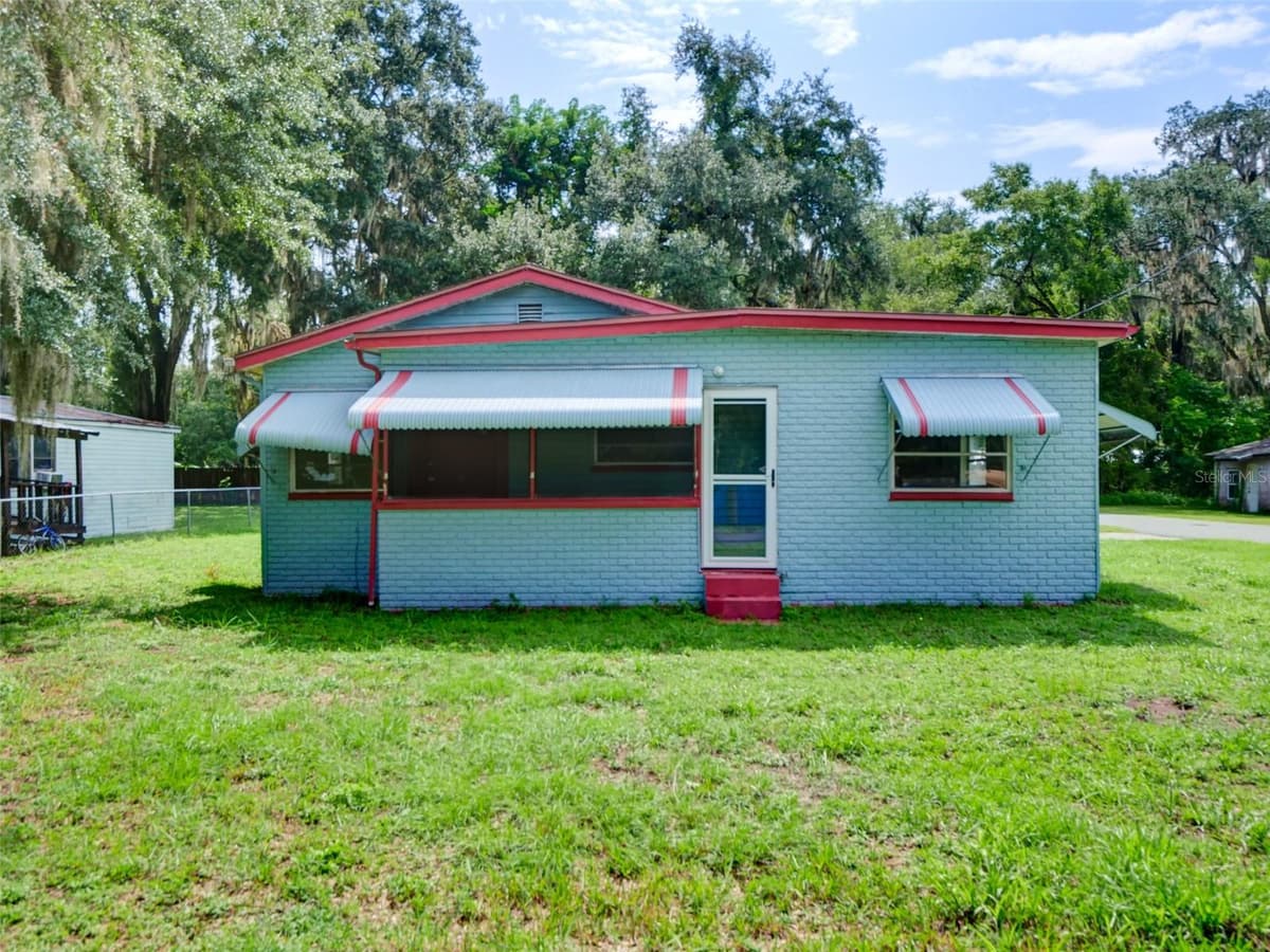 813 NW 5TH STREET — photo 1 of 24