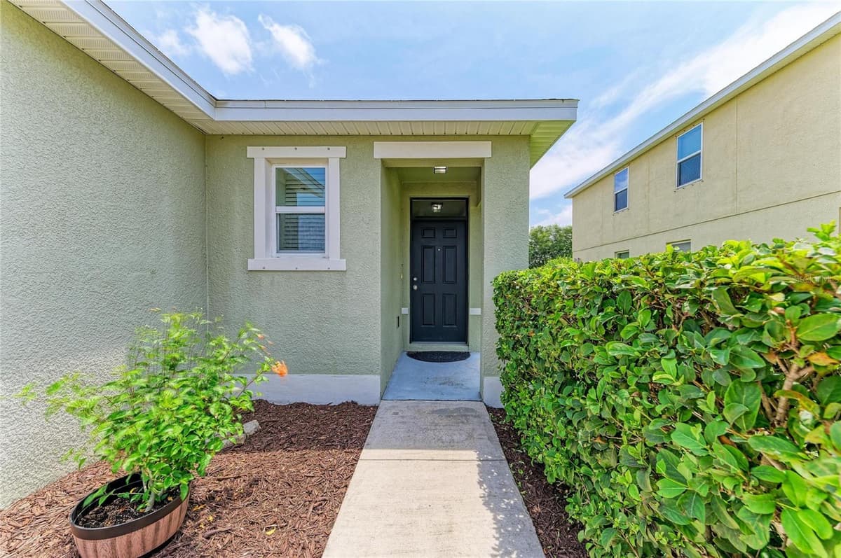 4546 LINDEVER LANE — photo 3 of 45