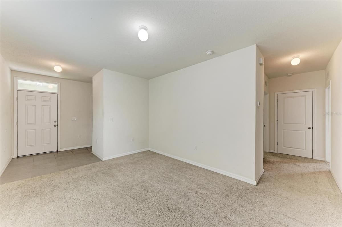 4546 LINDEVER LANE — photo 9 of 45