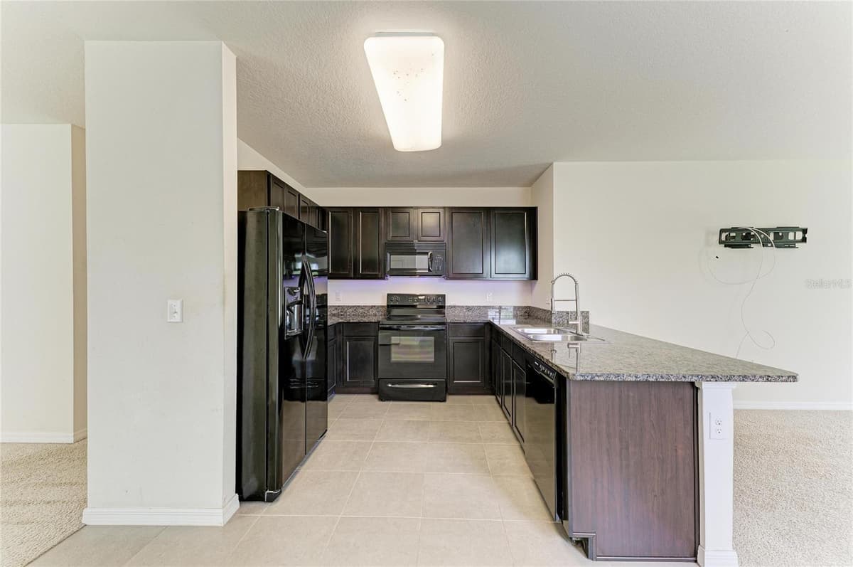 4546 LINDEVER LANE — photo 14 of 45