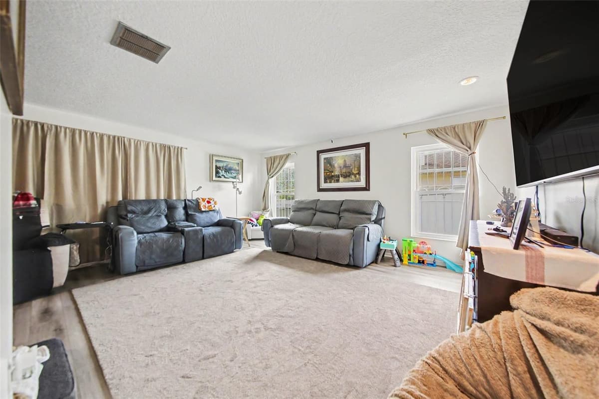 394 BARBERRY LANE — photo 4 of 30