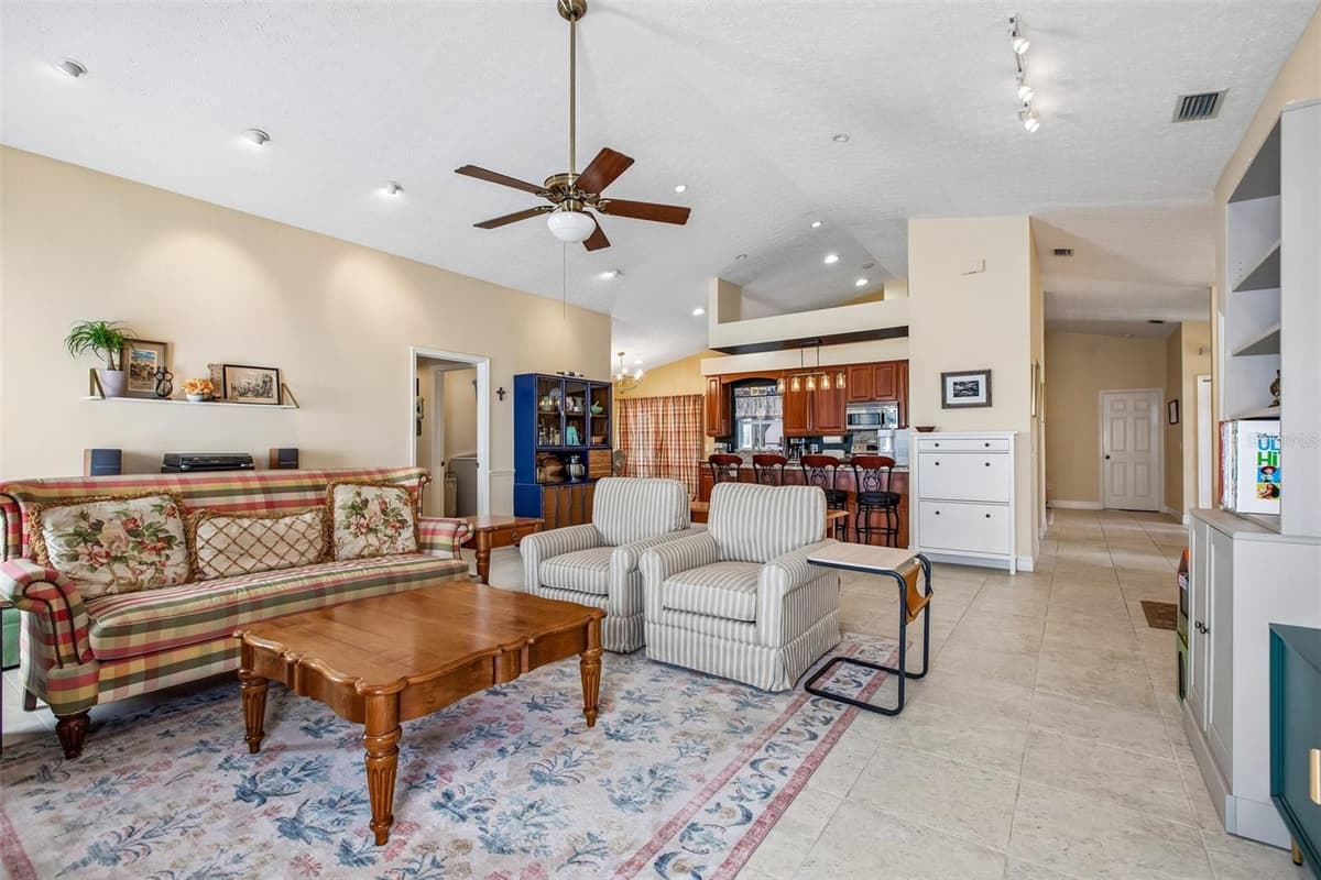 3949 APPLETREE DRIVE — photo 15 of 91