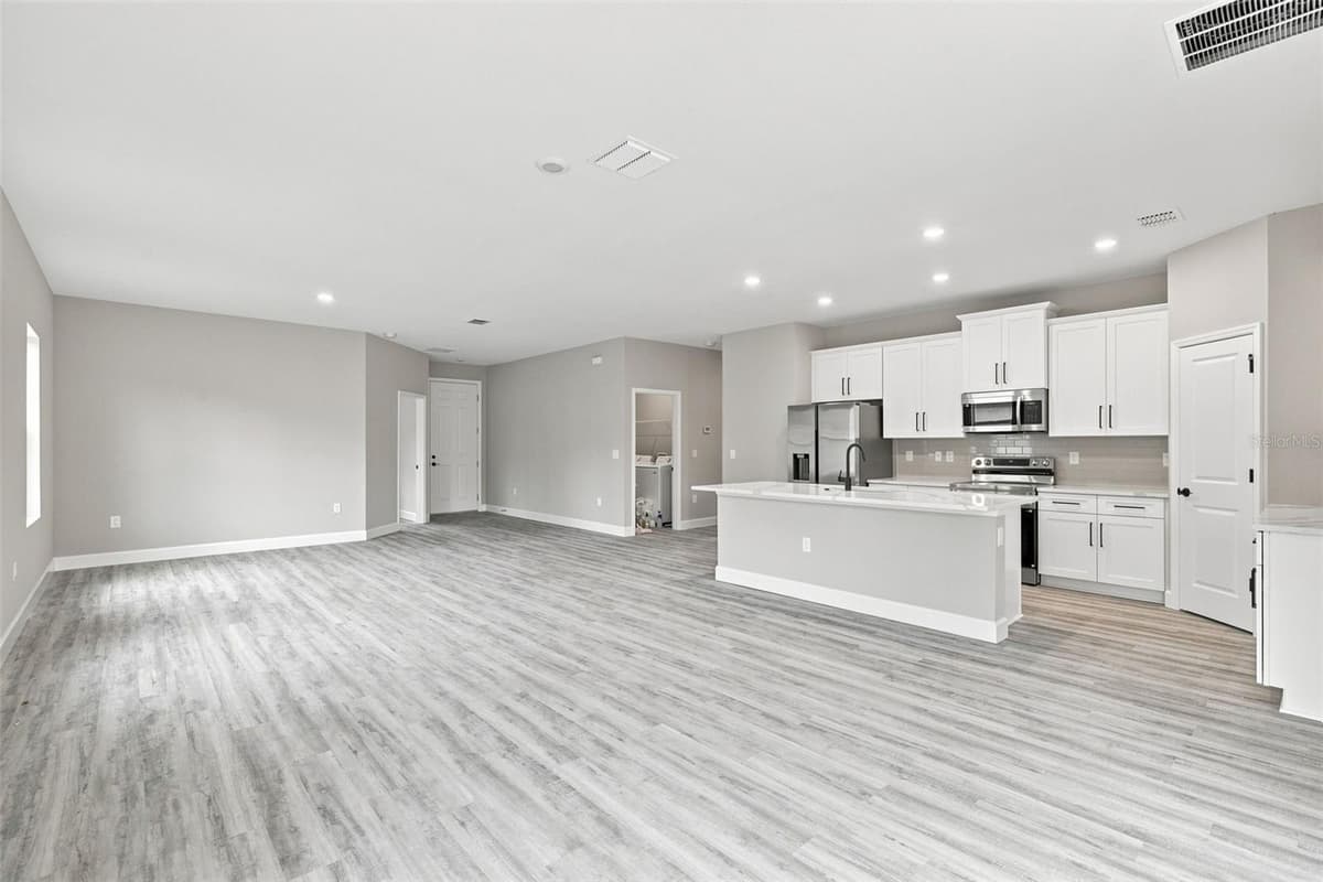 8211 ELKENBERRY AVENUE — photo 6 of 28