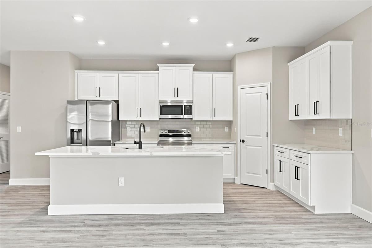 8211 ELKENBERRY AVENUE — photo 9 of 28