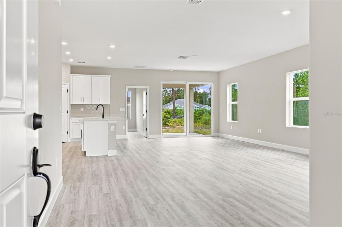 8211 ELKENBERRY AVENUE — photo 5 of 28
