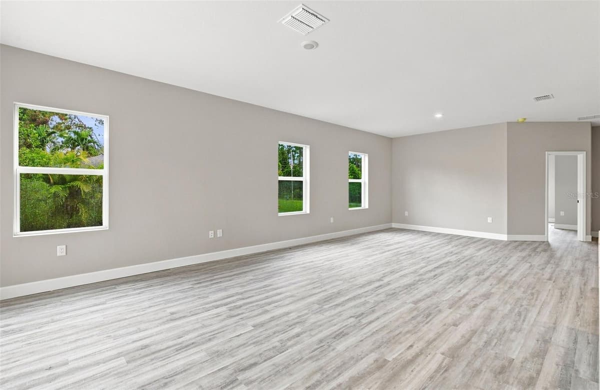 8211 ELKENBERRY AVENUE — photo 16 of 28