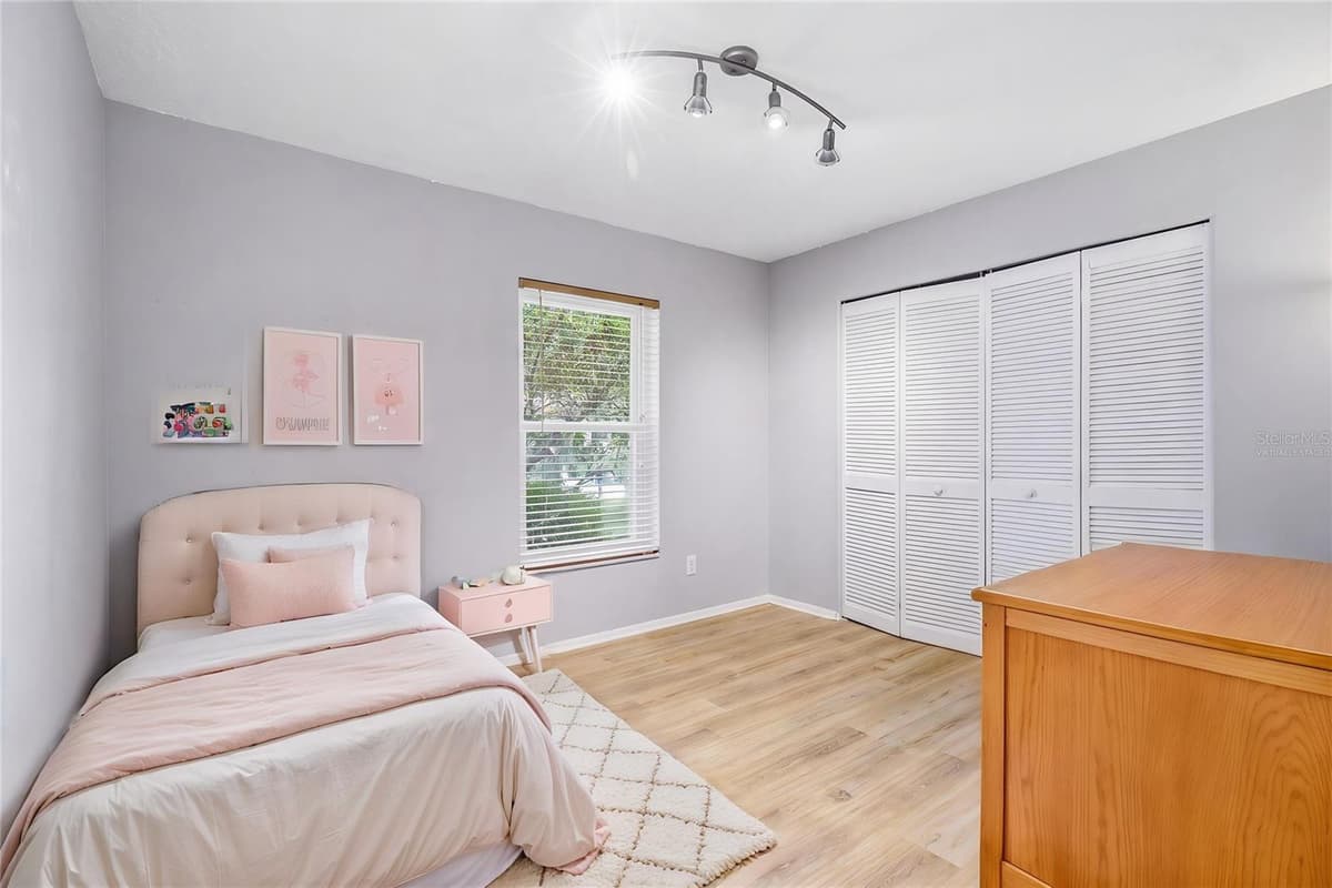 8040 CLOVERGLEN CIRCLE — photo 17 of 24